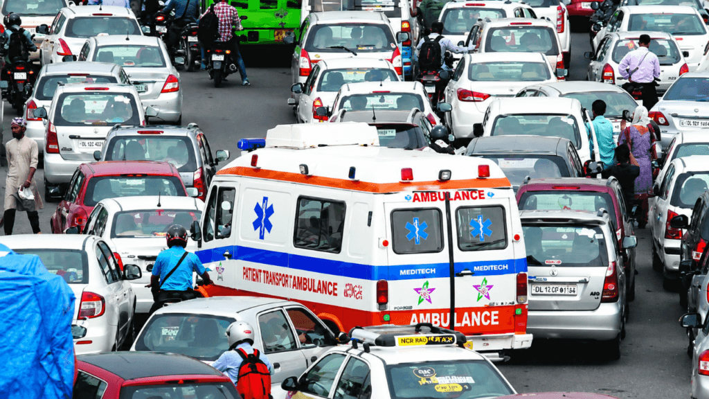 Emergency vehicle traffic rule UAE
