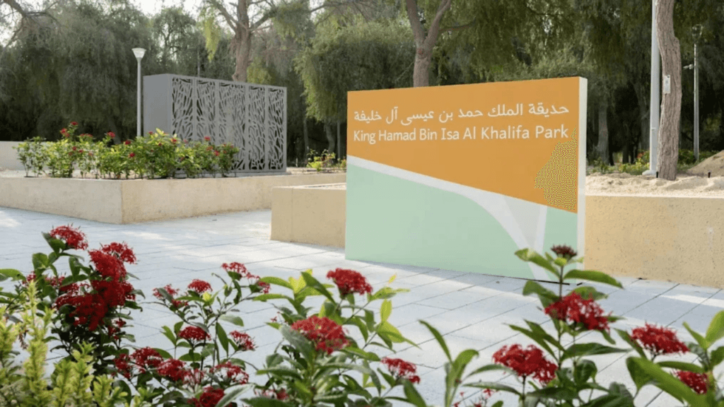 Abu Dhabi air-conditioned walkways 