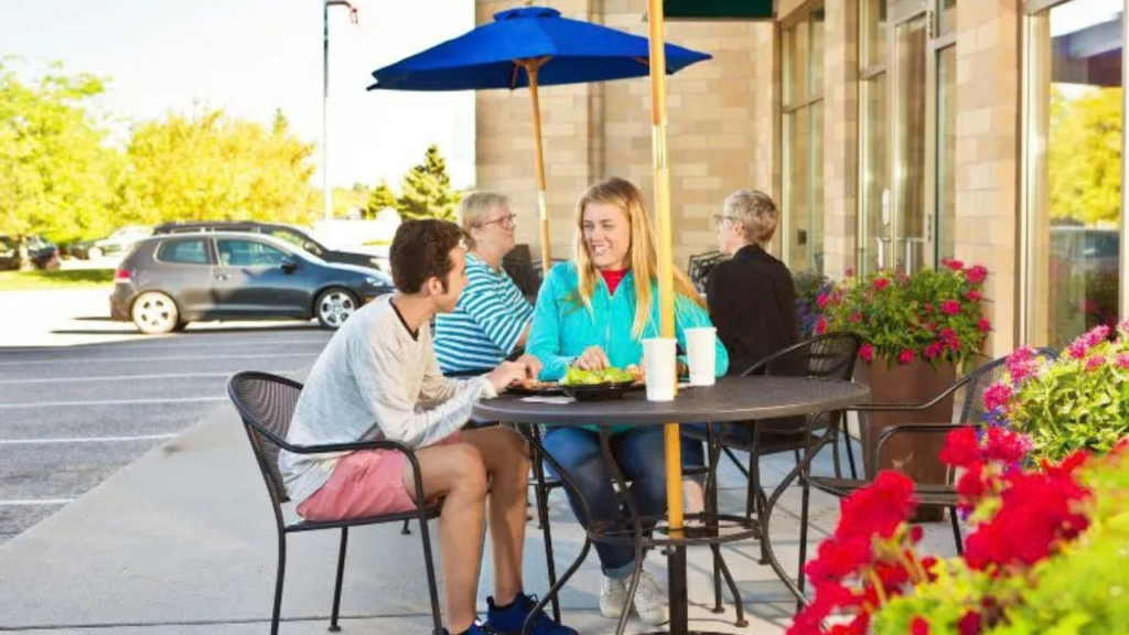 Abu Dhabi Outdoor Seating Rules